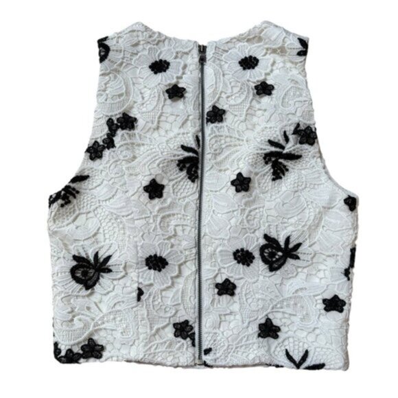 Alice & Olivia Tru Guipure Lace Sleeveless Top Size 2 Black and White - Picture 2 of 7